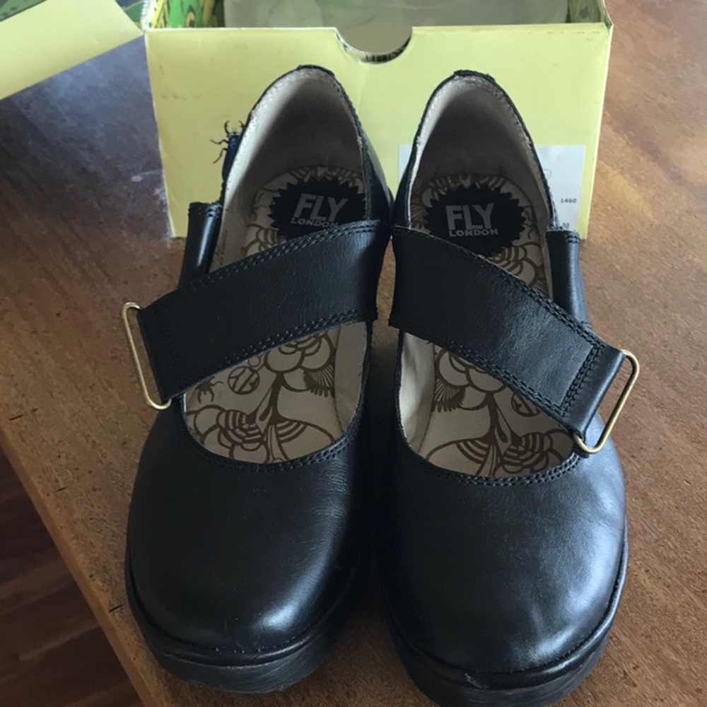Fly Women’s YAG black leather 39/ 8.5